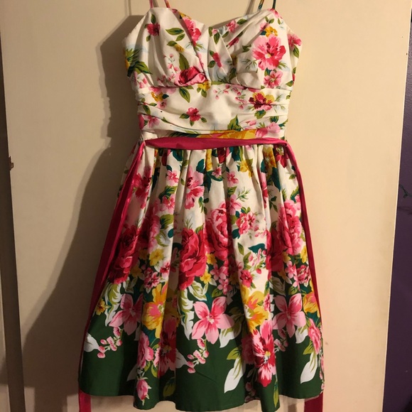 Dress - Picture 1 of 1